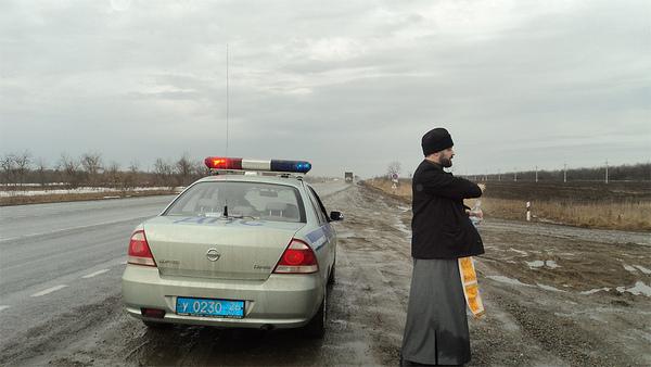На борьбу с аварийностью вызвали священников