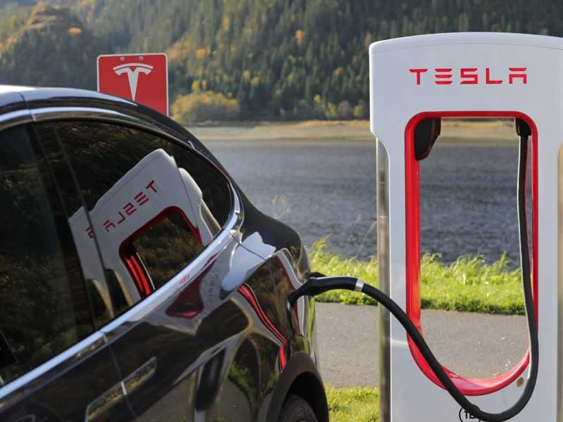 По сообщениям Tesla с китайским партнером готовит батарею на миллион миль 