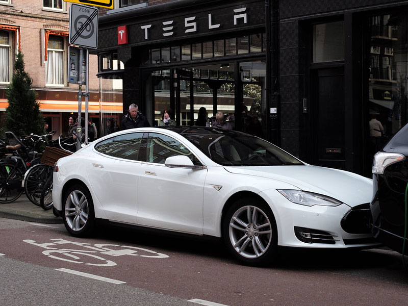 Tesla публикует прибыль третий квартал подряд, несмотря на мировое торможение
